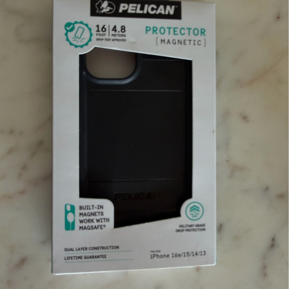 Black Magnetic Protector Case for iPhone 16e/15/14/13